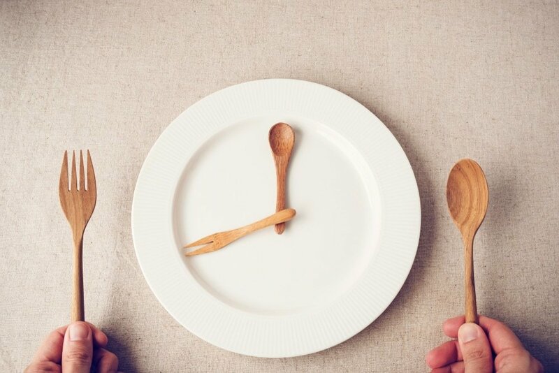 Việc nhịn ăn tối không những không giúp giảm cân mà còn khiến bạn phải đối mặt với các bệnh lý nghiêm trọng